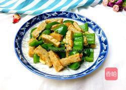 腐竹鲮鱼片炒圆椒的做法图解7