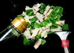 腐竹鲮鱼片炒圆椒的做法图解6