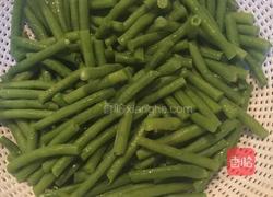 豇豆炒肉片的做法图解3
