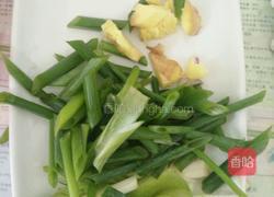 辣椒炒五花肉的做法图解1