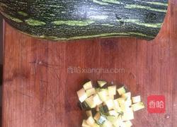 烫面海鲜包的做法图解1