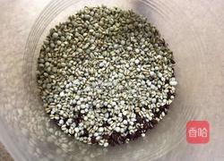 薏仁红豆粥的做法图解2