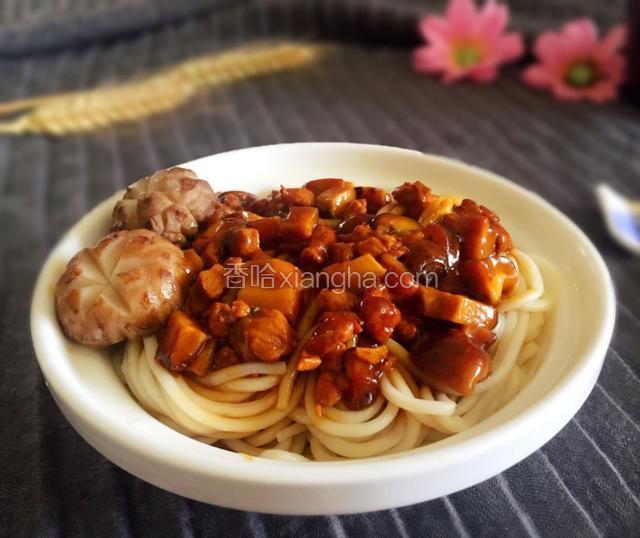 花菇牛肉拌面