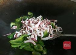 青椒炒鱿鱼的做法图解3