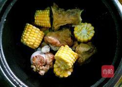 玉米大骨汤的做法图解5