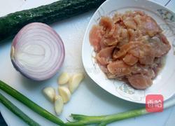 黄瓜肉片的做法图解1