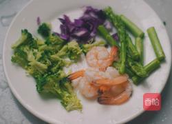 奶油虾仁芦笋面的做法图解3