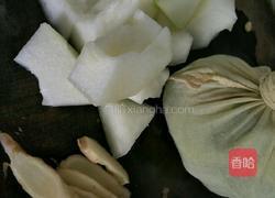 夏日消暑汤之荷叶薏仁冬瓜老鸭汤的做法图解1