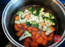 胡萝卜炒西兰花的做法图解3