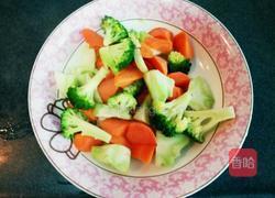 胡萝卜炒西兰花的做法图解4