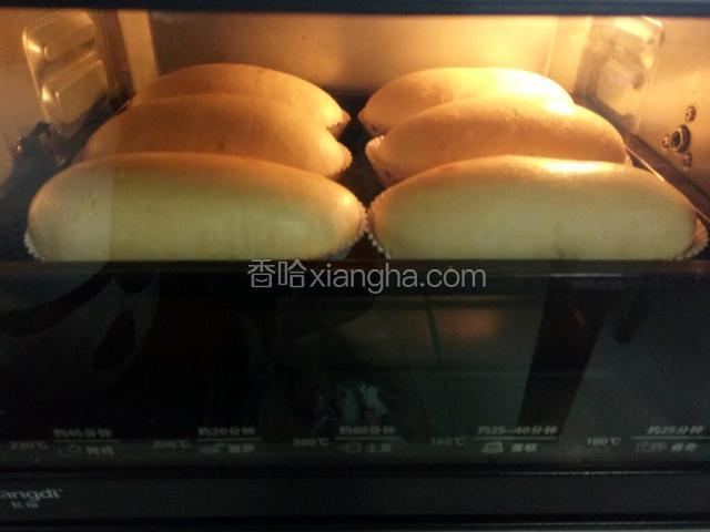 提前预热烤箱180度5分钟，再180度20分钟出炉。烤盘中层。