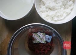 小枸杞粥的做法图解1