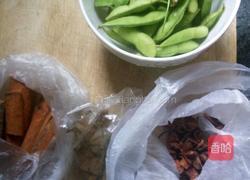 卤料碰毛豆的做法图解1
