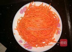 红萝卜丝煎蛋的做法图解1
