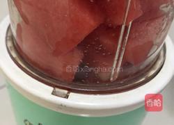 鲜榨西瓜汁的做法图解5