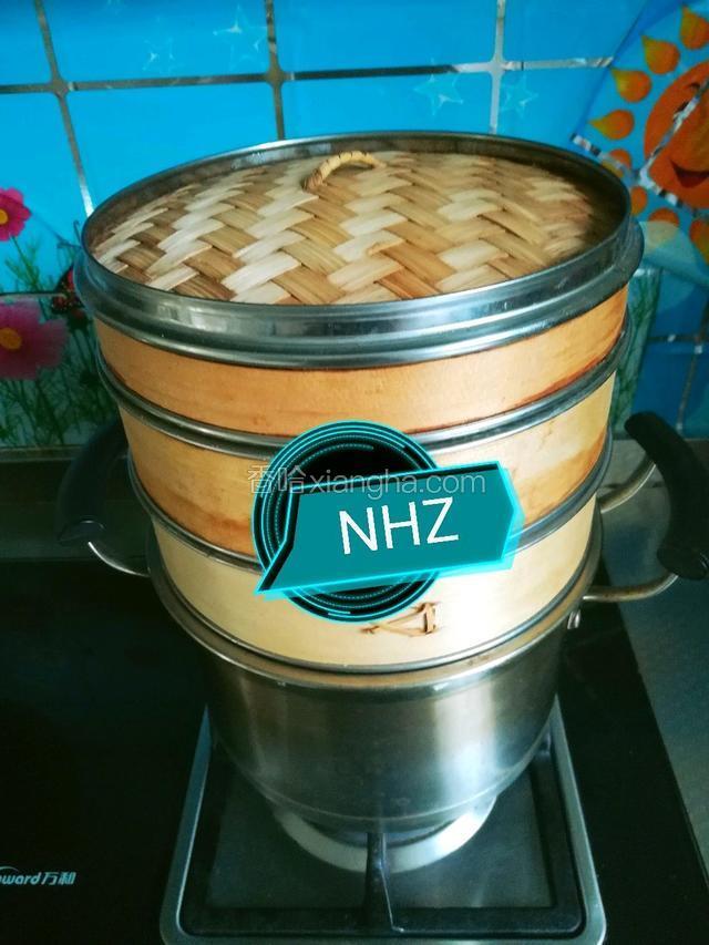 水开上汽 中火蒸13分钟关火 再焖5分钟出锅OK