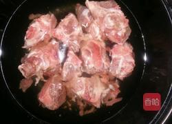 排骨炖豆角土豆的做法图解1