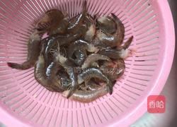油爆虾的做法图解1