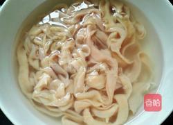 韭菜苔炒鸭肠的做法图解1