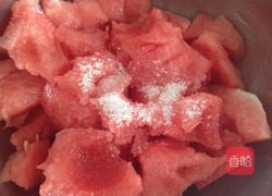 鲜榨西瓜汁的做法图解3