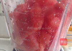 鲜榨西瓜汁的做法图解4