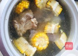 玉米冬瓜山药筒骨汤的做法图解5
