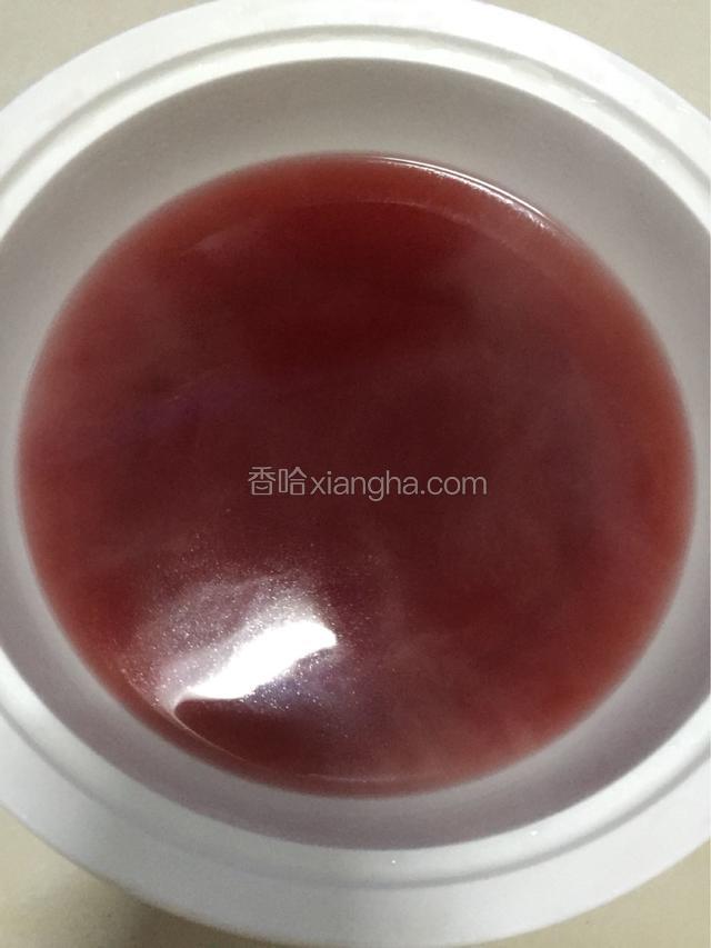 煮好的红苋菜汁