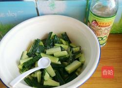 爽口黄瓜的做法图解1