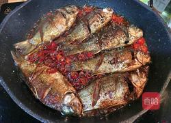 香煎小鲫鱼的做法图解7
