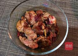 香菇蒸鸡腿的做法图解2