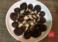 香菇蒸鸡腿的做法图解3