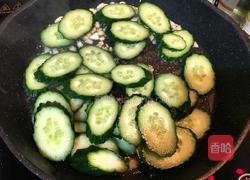 蒜香黄瓜片的做法图解4