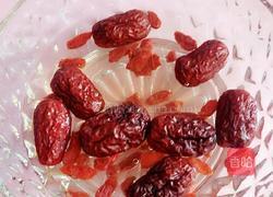 紫薯银耳百合粥的做法图解1