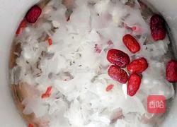 紫薯银耳百合粥的做法图解3