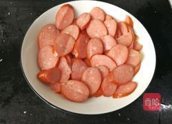 香肠炒蛋的做法图解1