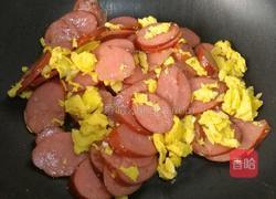 香肠炒蛋的做法图解3