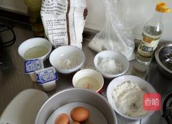 酸奶彩虹蛋糕的做法图解1