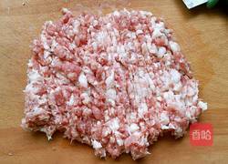 猪肉香菇馅馄饨的做法图解1