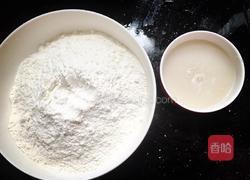 香菇胡萝卜猪肉馅包子的做法图解1