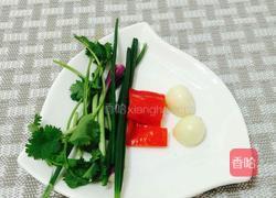 蒜蓉酱拌姬松茸的做法图解2