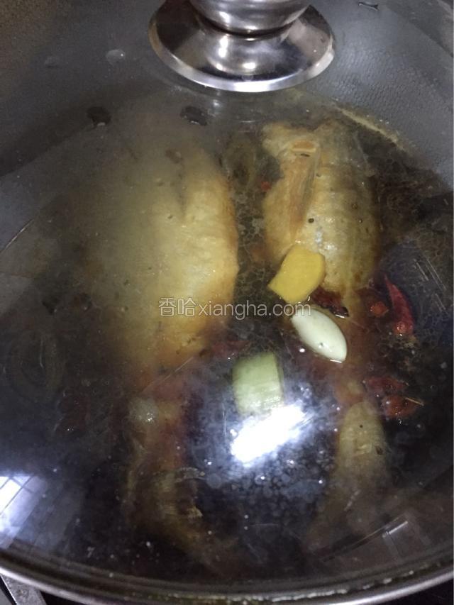 倒入末过鱼的清水 中火炖至20分钟即可 