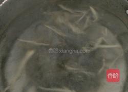 蛤蜊瘦肉汤的做法图解1