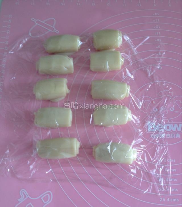 再用保鲜膜盖好放置二十分钟左右