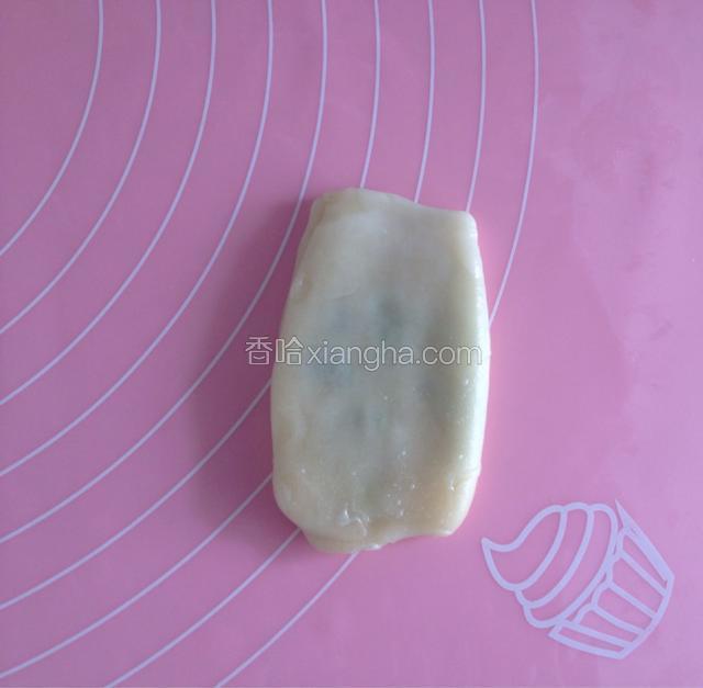 用擀面杖擀开