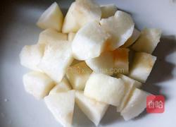 银耳雪梨羹的做法图解1