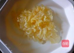 银耳雪梨羹的做法图解2