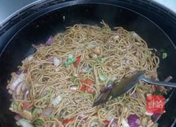 肉丝炒面的做法图解7