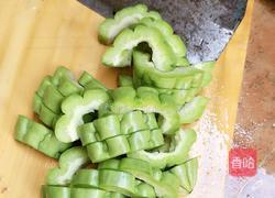 苦瓜咸鱼煲的做法图解3