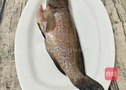 清蒸石斑鱼的做法图解1
