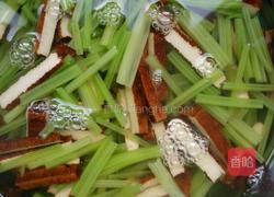 凉拌香芹豆腐干的做法图解7